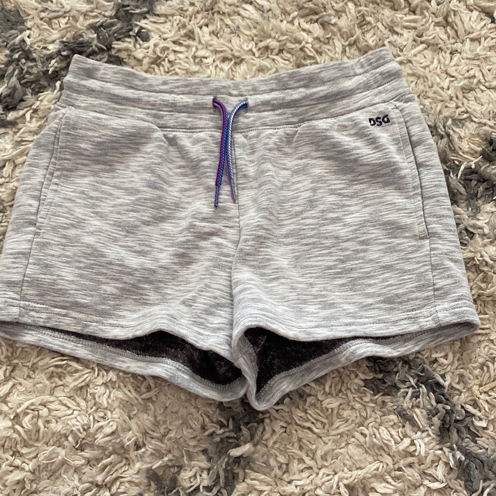 gray shorts